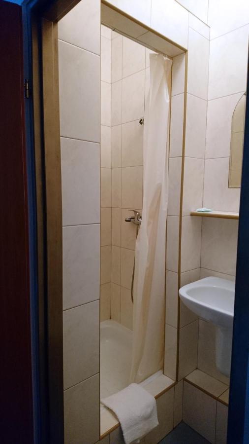 Dom Weselny Wenus Pokoje Hotelowe Przedborz Exterior photo