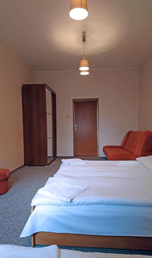 Dom Weselny Wenus Pokoje Hotelowe Przedborz Exterior photo